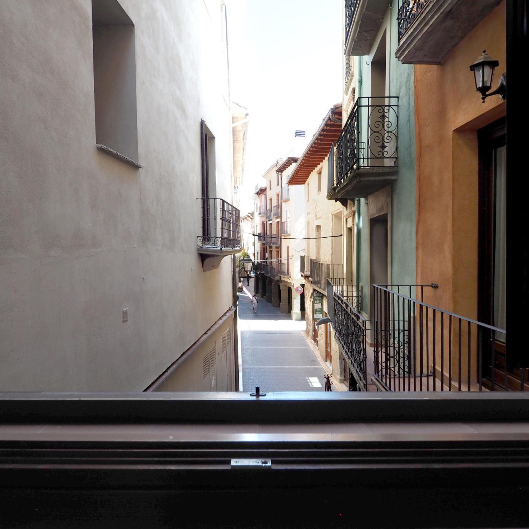 Apartamentos Angelus Plaza Mayor De Graus Dış mekan fotoğraf