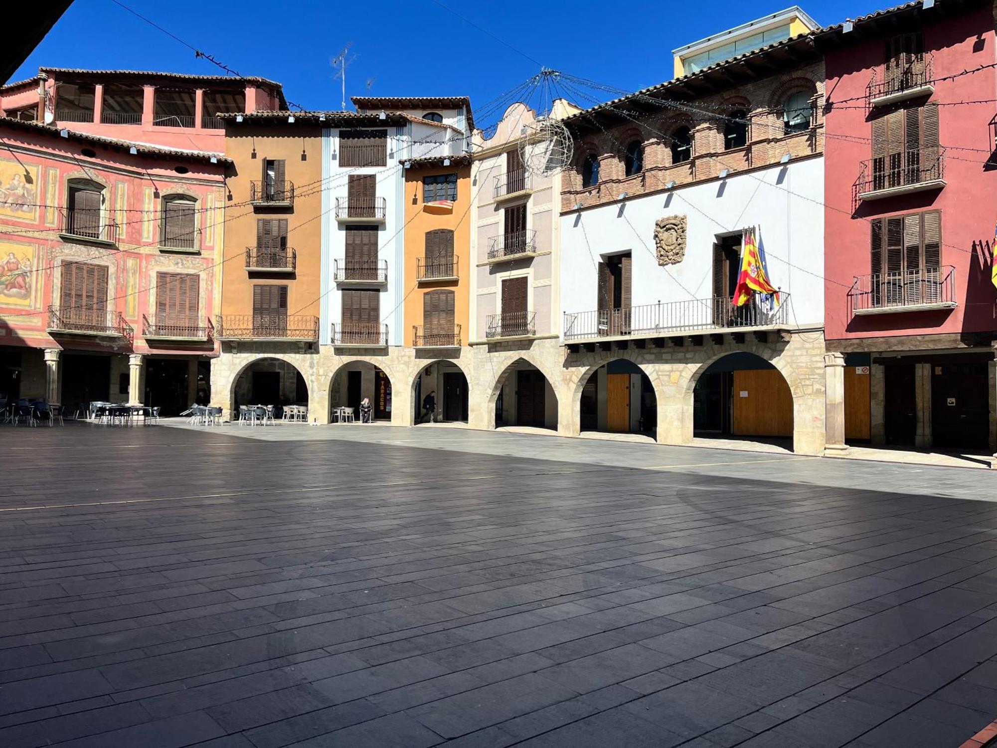 Apartamentos Angelus Plaza Mayor De Graus Dış mekan fotoğraf