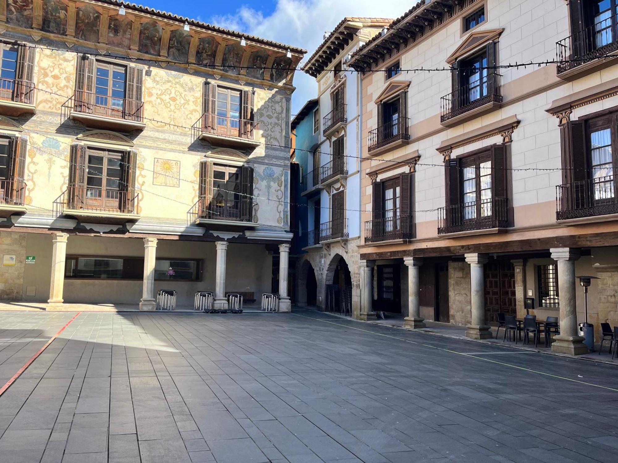 Apartamentos Angelus Plaza Mayor De Graus Dış mekan fotoğraf